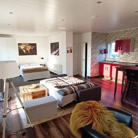 Kleine Landhaus-wohnung Im Freistehenden Fachwerkhaus