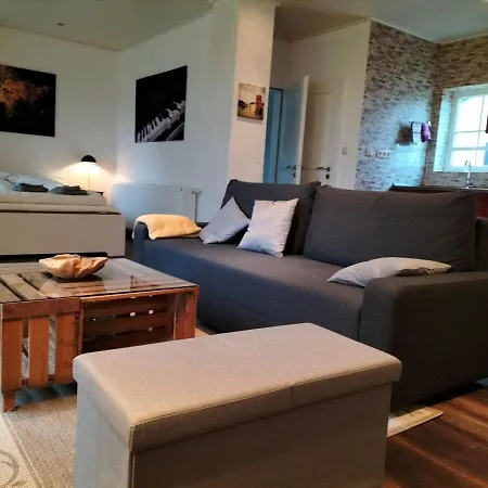 別荘 Kleine Landhaus-wohnung Im Freistehenden Fachwerkhaus