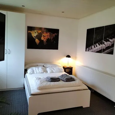 Semesterbostad Kleine Landhaus-wohnung Im Freistehenden Fachwerkhaus *