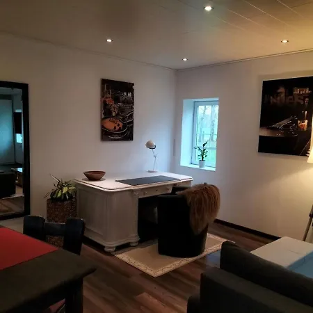 Kleine Landhaus-wohnung Im Freistehenden Fachwerkhaus *