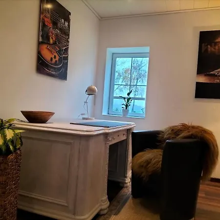 Kleine Landhaus-wohnung Im Freistehenden Fachwerkhaus *