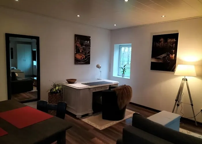 Kleine Landhaus-wohnung Im Freistehenden Fachwerkhaus *