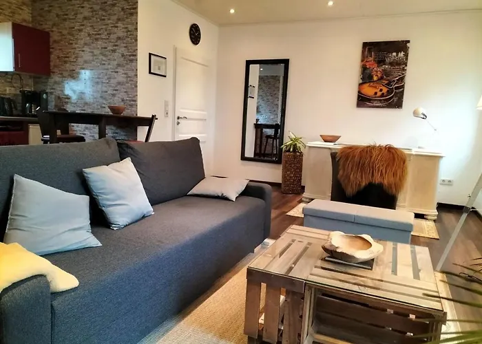 Kleine Landhaus-wohnung Im Freistehenden Fachwerkhaus *