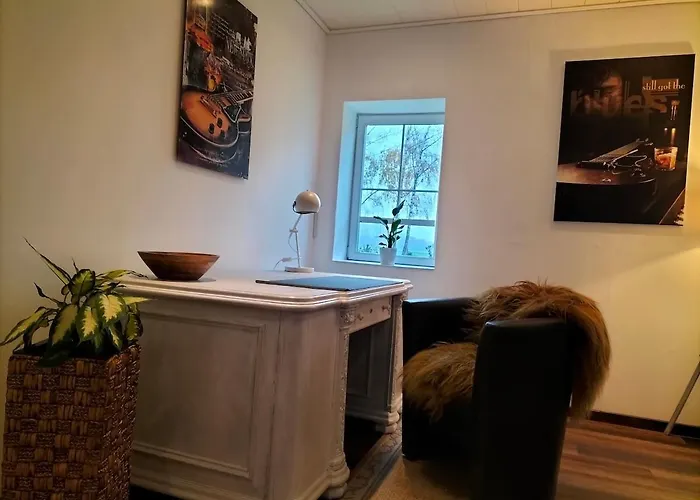 Kleine Landhaus-wohnung Im Freistehenden Fachwerkhaus *