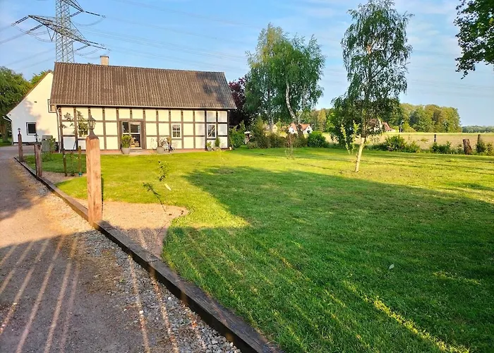 Kleine Landhaus-wohnung Im Freistehenden Fachwerkhaus